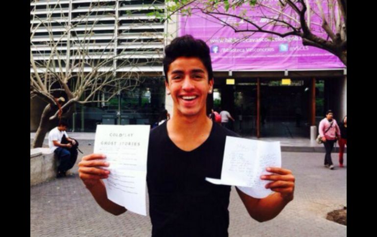 Un joven encontró la letra de 'Magic', en la Biblioteca Vasconcelos. Tomada de @coldplay  /