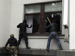 Para la Fiscalía, Yanukovich está utilizando este dinero para financiar el movimiento separatista en el este de Ucrania. EFE /