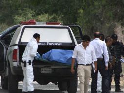 Personal del IJCF acudió para levantar el cuerpo.  /