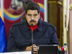 Maduro indica que junto con el detenido decomisaron dinero, armas y mucha información. EFE /