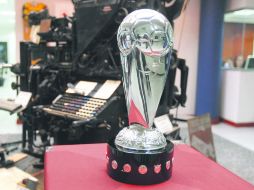 El trofeo que recibirá el campeón del Clausura 2014 del Ascenso MX estuvo en las instalaciones de EL INFORMADOR.  /
