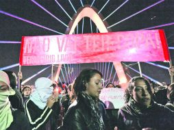 Con la consigna 'No va a haber Mundial',algunos manifestantes portaron una pancarta en la que se podía leer 'Sin salud, no hay Mundial. AFP /