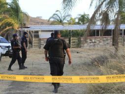 Autoridades y personal de la Semefo realiza los estudios correspondientes en el lugar. ARCHIVO /