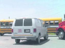 La delincuencia organizada utilizó unidades del transporte público y camiones de carga pesada para bloquear avenidas. ESPECIAL /