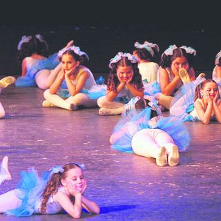 Entregan apoyos para educación artística