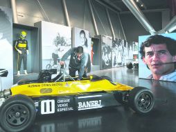 Para el ídolo. Una exhibición con fotografías, nomex y artículos de Senna fue montada en Imola. AP /