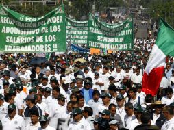 En el Paseo de la Reforma avanzan tres mil 800 manifestantes del SME y del Frente Popular Francisco Villa. SUN /