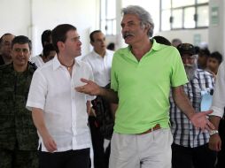 Mireles confirma que no proseguirán con la toma de municipios como autodefensas. SUN /