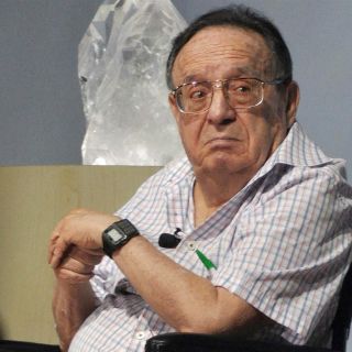 ‘Chespirito’, de buen humor y escribiendo