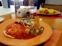 El huevo es uno de los alimentos que hacen que el organismo produzca malos olores. ARCHIVO /