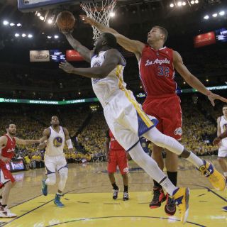 Warriors frenan a Clippers y empatan la serie 3-3
