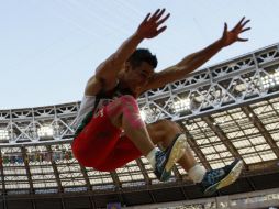 El mexicano se dio a conocer como un saltador de alto nivel en el 2012, con un registro de 8.22 metros en Walnut. ARCHIVO /