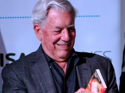 ''La escritura como rebeldía viene de la experiencia que tuve con mi padre'', expresa Vargas Llosa. ARCHIVO /