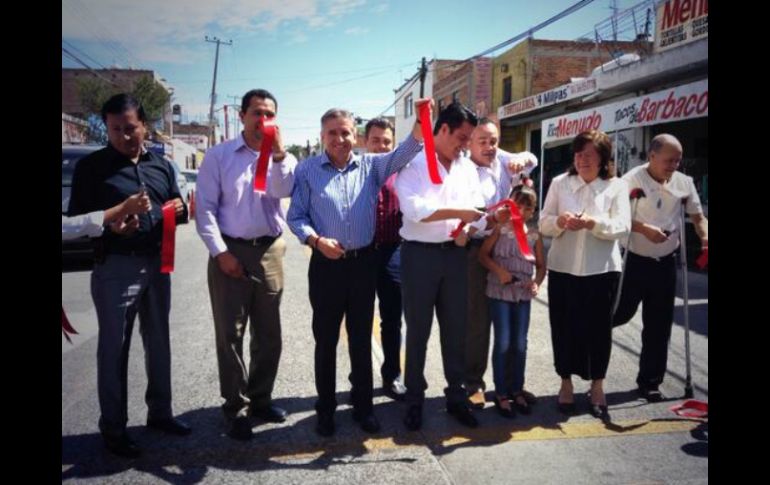 Esta mañana quedó inaugurada la pavimentación de las calles Moctezuma y Galeana. Foto:‏ @JorgeAranaArana. ESPECIAL /