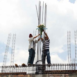 Trabajadores de la construcción celebran Día de la Santa Cruz