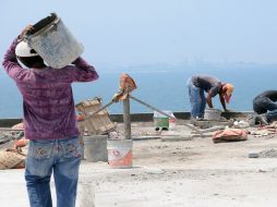 El oficio de la albañilería no permite a los trabajadores desarrollarse plenamente en el contexto laboral. ARCHIVO /