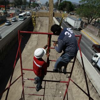 Enrique Peña Nieto felicita a los albañiles
