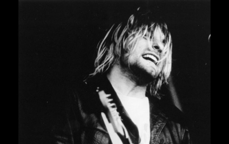 El cantante Kurt Cobain, vendió millones de álbumes con Nirvana y ayudó a popularizar el rock 'grunge' del noroeste de Estados Unidos. ARCHIVO /