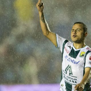 León ruge en el Azul