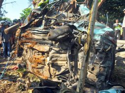 El autobús, que transportaba a 50 comerciantes, volcó en la localidad de Roseaux. ARCHIVO /