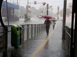 Hay probabilidad de que el fenómento se convierta en ciclón tropical en las próximas 24 horas, informa el SMN. ARCHIVO /