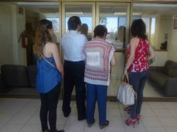 Sus familiares lloraron al momento en que apareció tras la rejilla de prácticas, según medios locales. SUN /