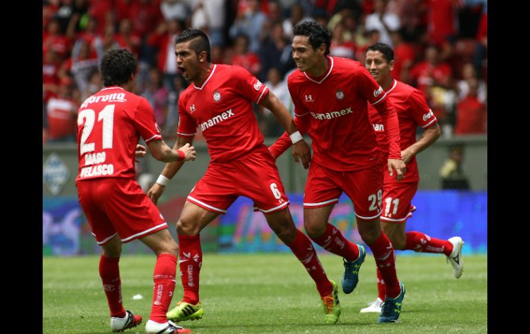 El golazo de Miguel Ponce hizo vibrar a la afición Escarlata. EFE /