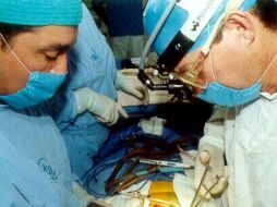 Con la aplicación clínica de los adhesivos biológicos se direcciona a operaciones complicadas de grandes órganos. ARCHIVO /