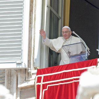 El Papa celebra misa por canonización de Juan Pablo II