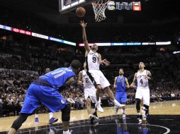 Parker se encargó de liderar el ataque balanceado de los Spurs al conseguir 32 puntos. AFP /