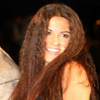 Maite Perroni platica experiencia al grabar en tiradero de basura