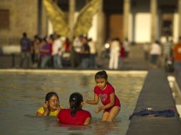 El IAM señala que los elevados niveles de contaminación en la ZMG afectan la percepción de calor. ARCHIVO /