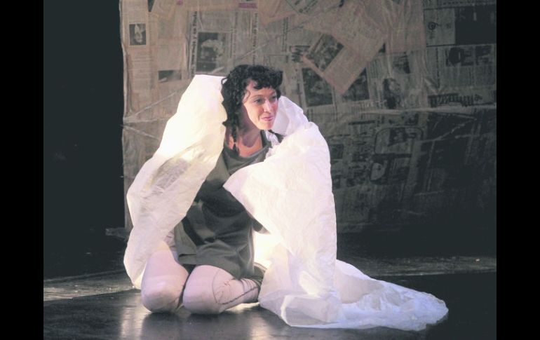 Novedad. El domingo arrancó la más reciente obra bajo la producción del Taller Experimental de Títeres Luna Morena.  /