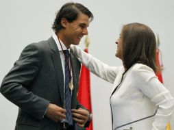 Rafael durante el evento con la mandataria, Ana Botella. EFE /