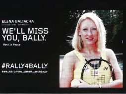 'Te extrañaremos, Bally', se leyó en la pantalla de la pista Manolo Santana. AP /
