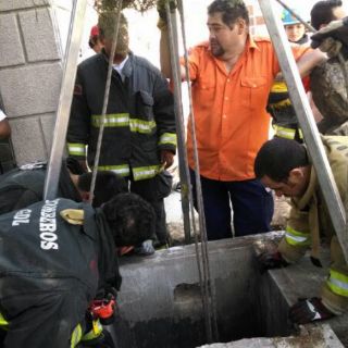 Cae una persona a fosa en el Panteón de Mezquitán