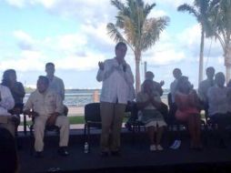 El Presidente Peña Nieto inaugura el Malecón 'Tlajamar' en Quintana Roo. TOMADA DE @MachucaCROC  /