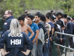 Los indocumentados son trasladados al centro de migrantes para que se realice su proceso de deportación. ARCHIVO /