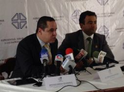 Velázquez junto al presidente de la Careintra presenta su iniciativa de Ley de Apoyo a la Empresa de Jalisco. ESPECIAL /