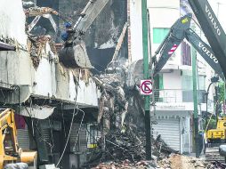 La parte Norte del Mercado Corona está siendo derrumbada, en lo que se decide el futuro de todo el inmueble.  /