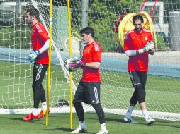 A agarrar ritmo. El arquero y capitán del conjunto merengue, Iker Casillas (centro), será titular en la final de la Champions. EFE /