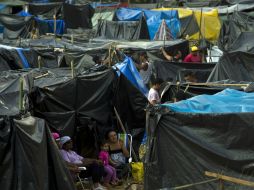 Los residentes del nuevo barrio padecen insectos, poco alimento y falta de privacidad. AP /