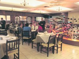 ¡Provecho!. Un buen corte acompañado por una copa de vino es una de las opciones.  /