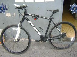 Los ladrones fueron sorprendidos cuando trozaban el candado que tenían las bicicletas. ESPECIAL /