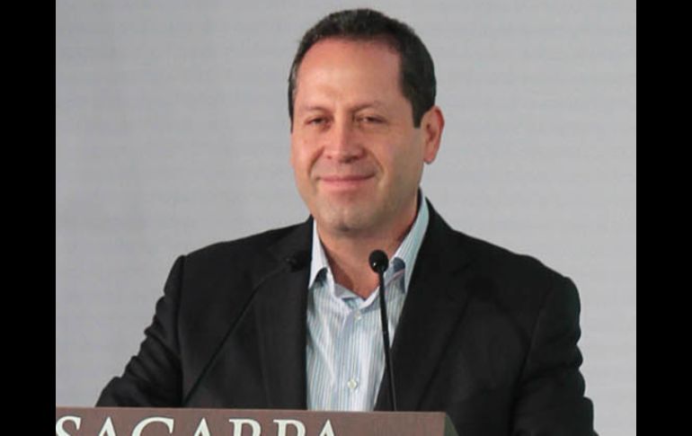 Eruviel Ávila señala que, en total, cuatro mil elementos serán dados de baja a más tardar en octubre. NTX /