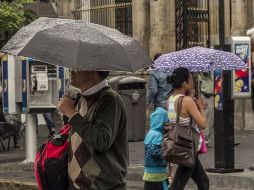 La lluvia inició desde el medio día de ayer en la ZMG.  /