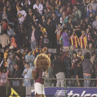 Estudiantes está acostumbrado a jugar con la gente en contra