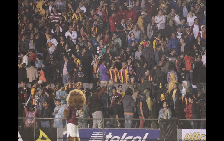 La policía zapopana instaló 25 filtros de ingreso al estadio y participaron 400 elementos de seguridad.  /