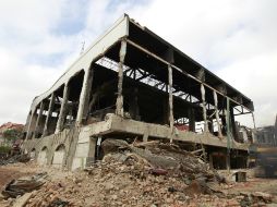 Así amanece el Mercado Corona este día, tras el primer día de los trabajos de demolición.  /