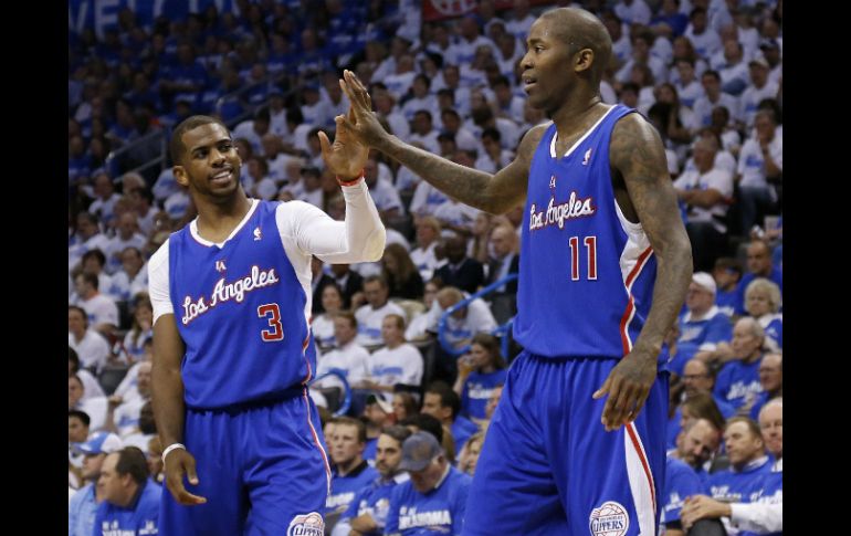 Jamal (d) salió de la banca en 45 de los 69 partidos que disputó, y ayudó a los Clippers a tener récord de 57-25. AP /